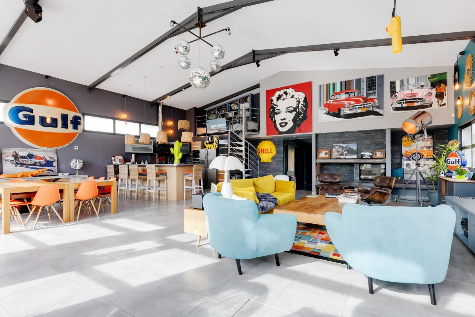 Meeting room in Atypical and colorful loft - 1