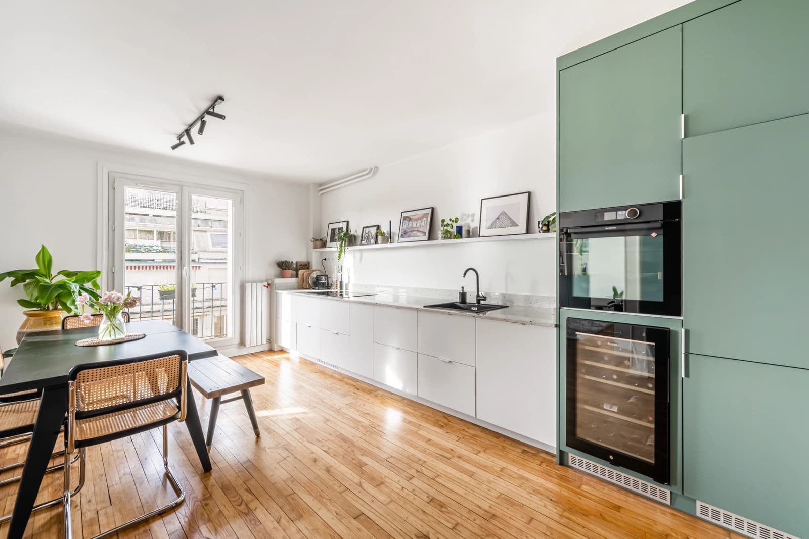 Espace Beau 88m² agrémenté d'un balcon offrant une vue - 2