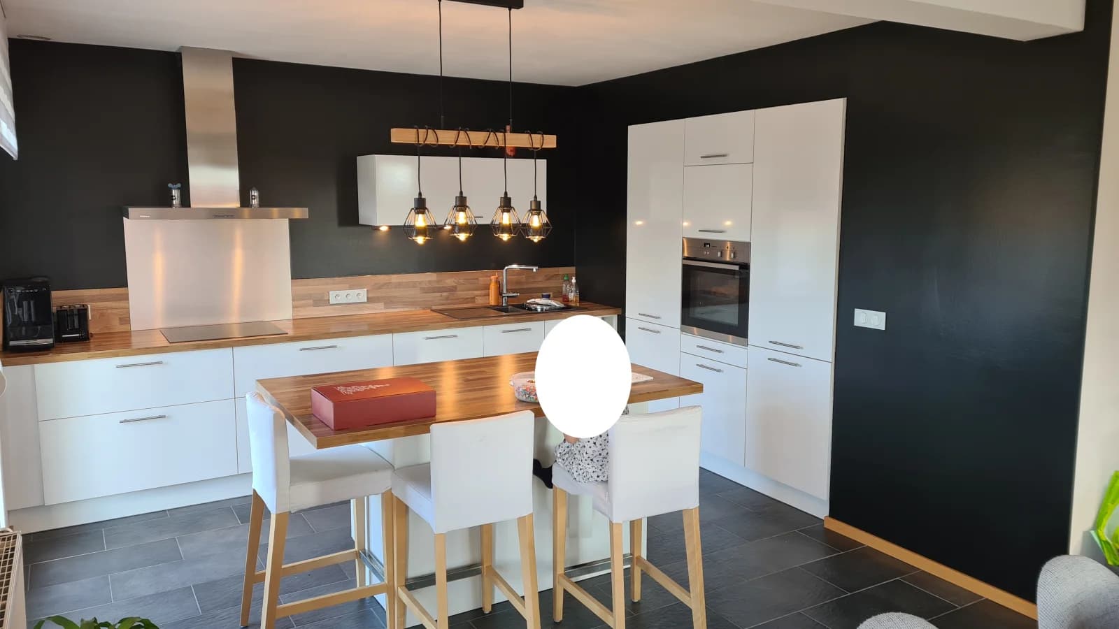 Cuisine dans Demeure paisible avec un bel espace extérieur soigné - 1