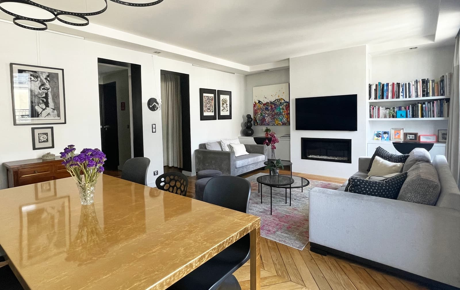 Living room in Monceau - Gallery apartment, design and arty - 1