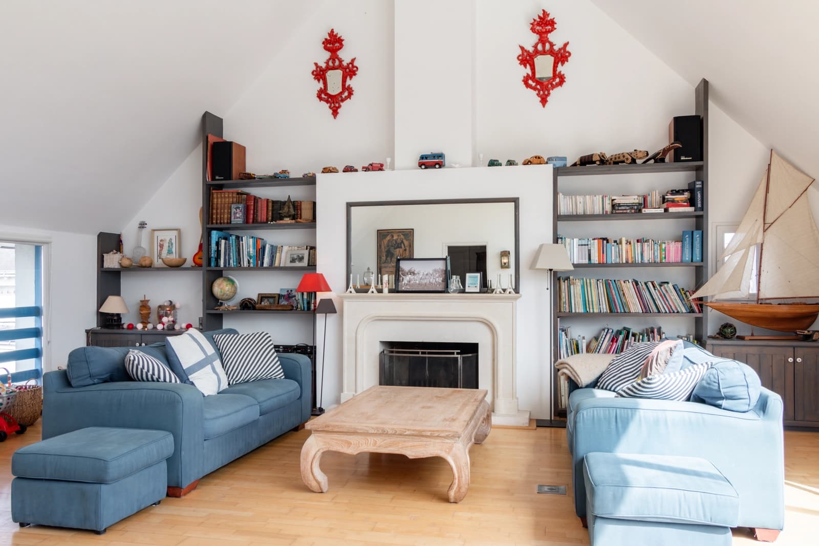 Salon dans Loft de 80m² avec une verrière baignée de lumière - 1