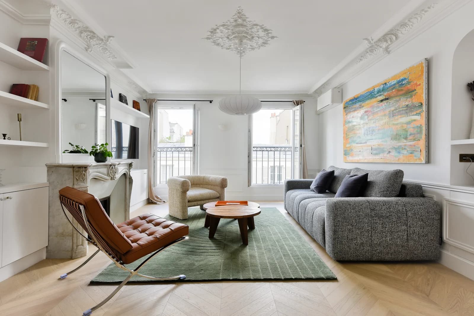 Space Luxury Haussmann apartment in the heart of Paris - 2