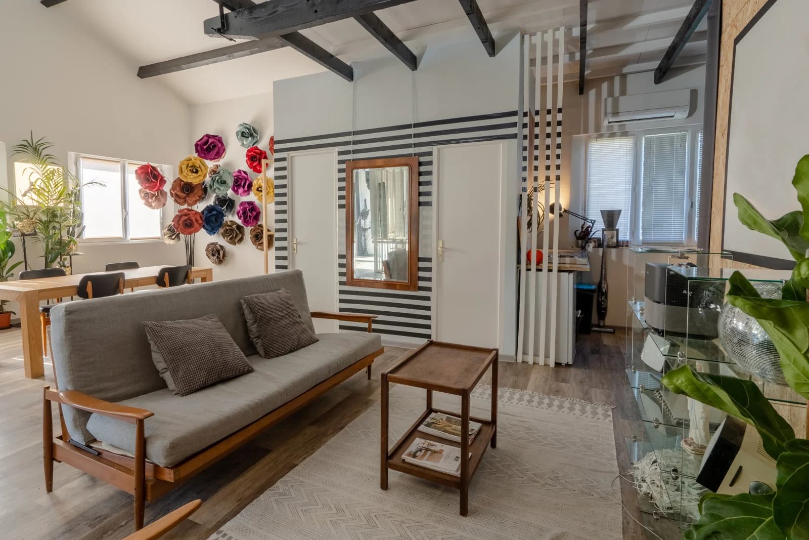 Living room in Loft / studio photo / show room - 1