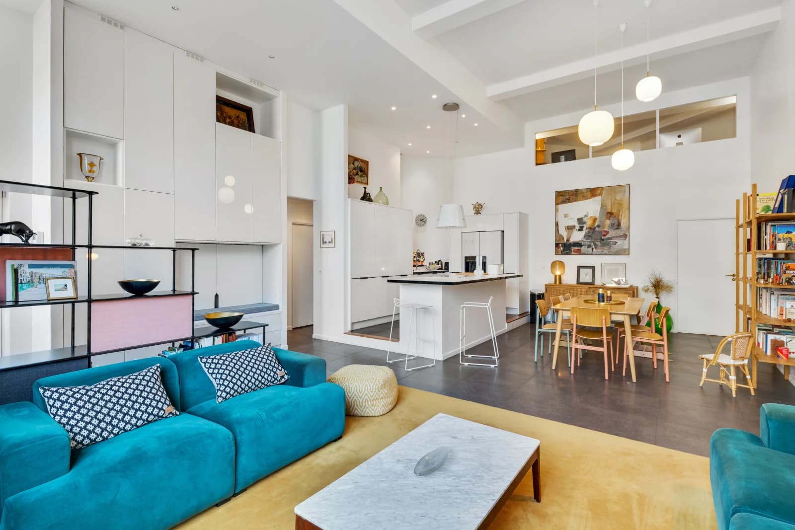 Living room in Modern apartment with 4m height - 0