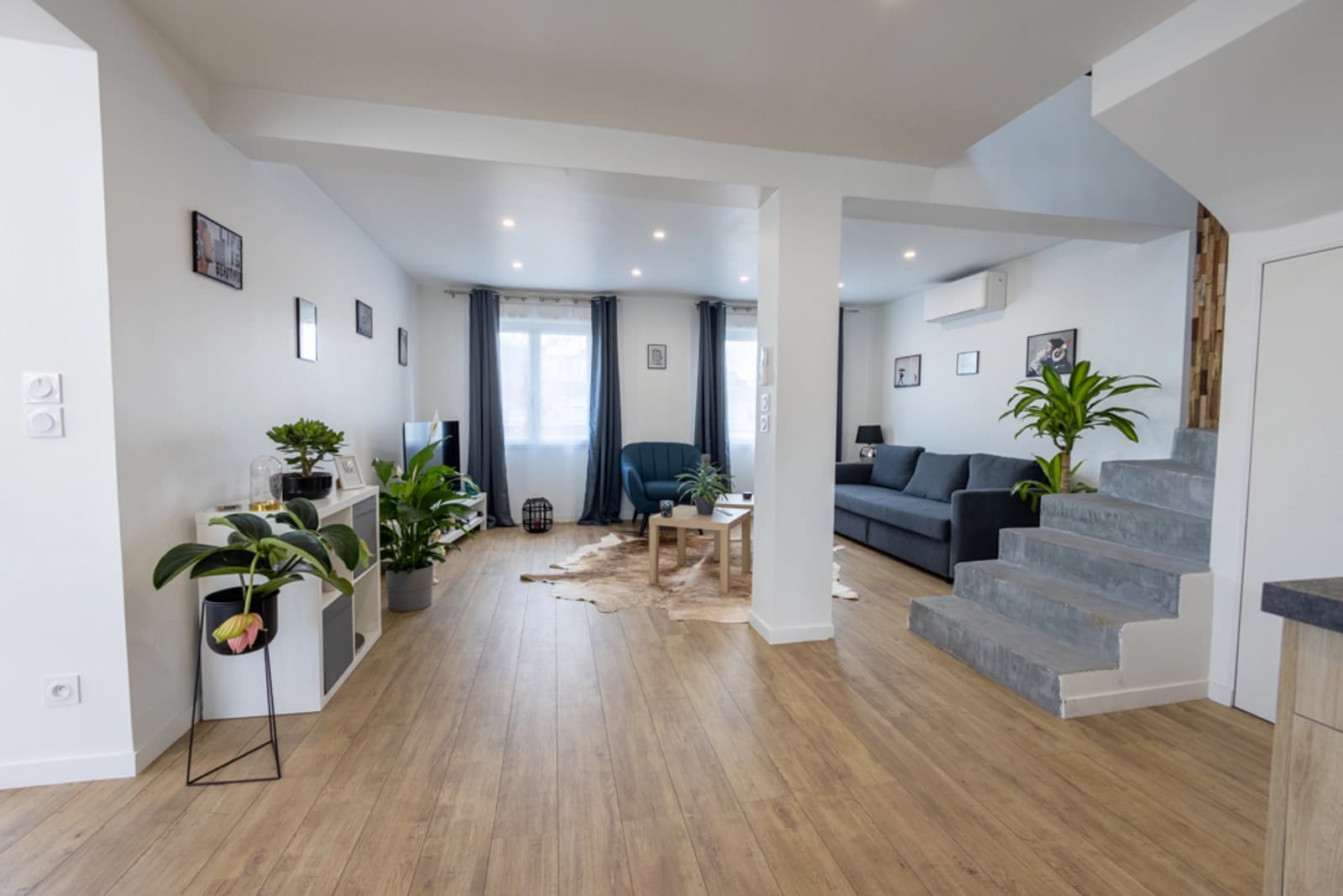 Salon dans Duplex baigné de lumière avec son espace extérieur privé - 1