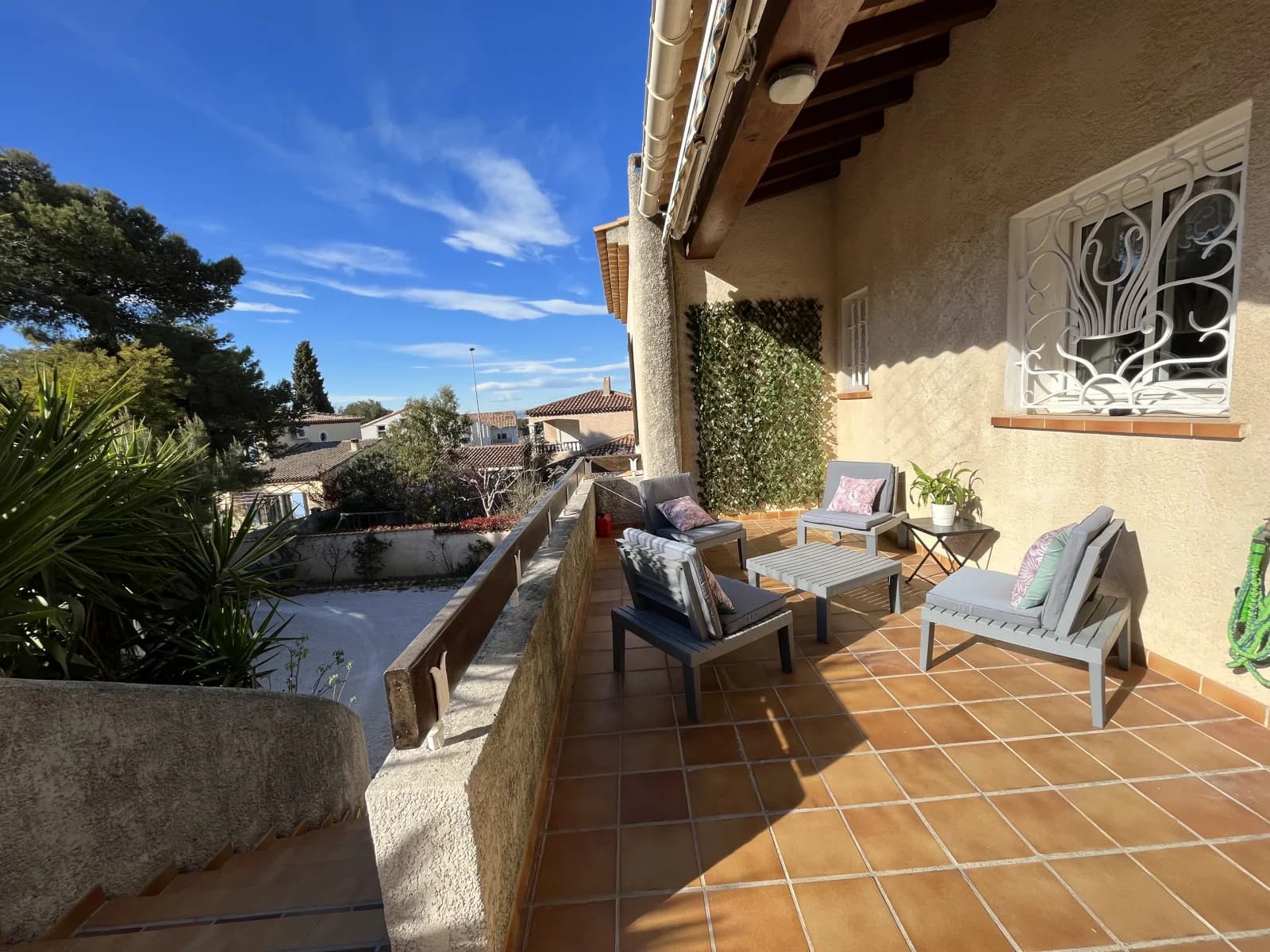 Salle de réunion dans Charmant et spacieux haut de villa avec vue - 1