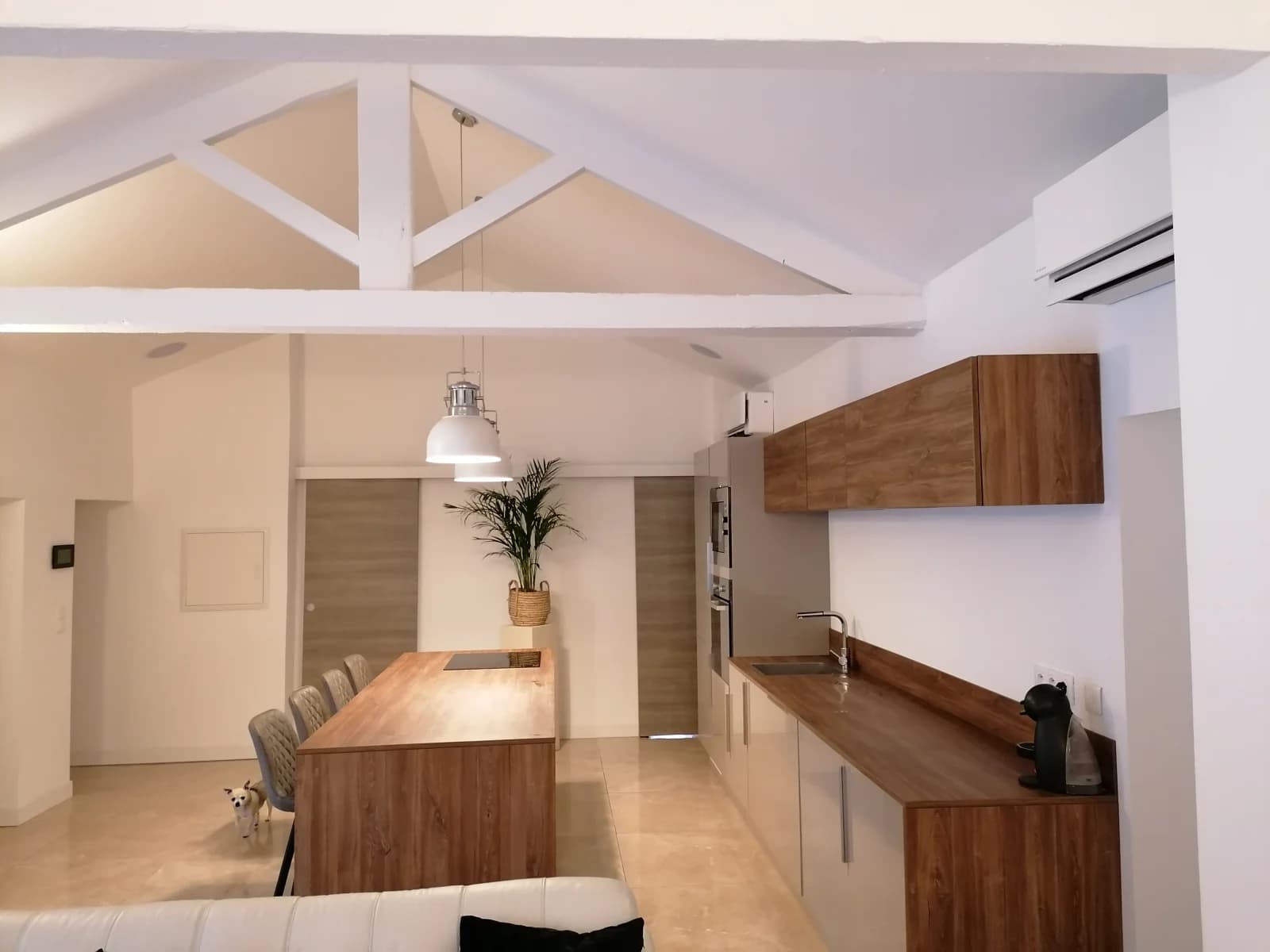 Salle de réunion dans Villa semi-contemporaine avec piscine et pool house - 1
