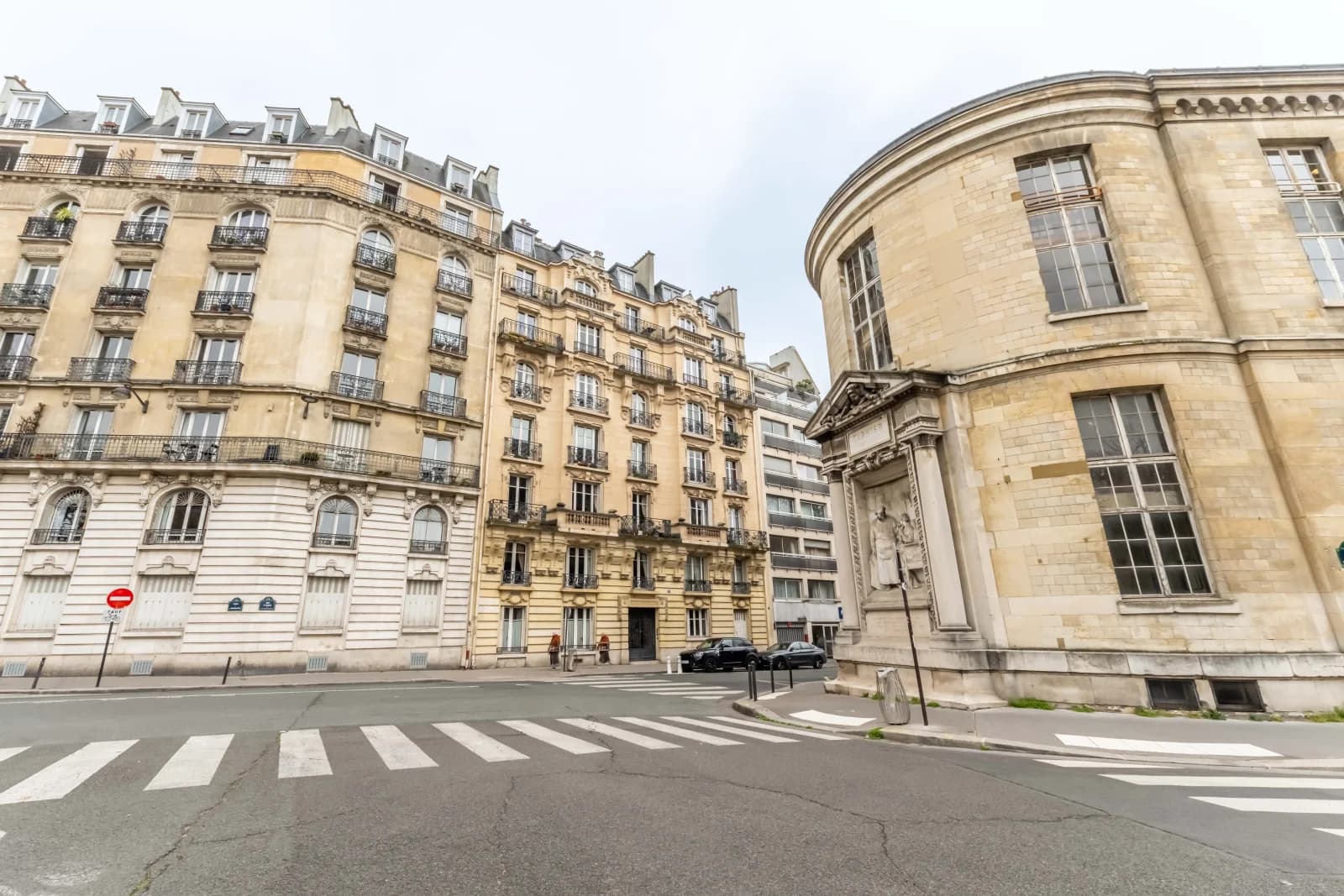 Espace Cosy Apartment Under the Parisian Roofs with a Stunning View of the Jardin du Luxembourg - 4
