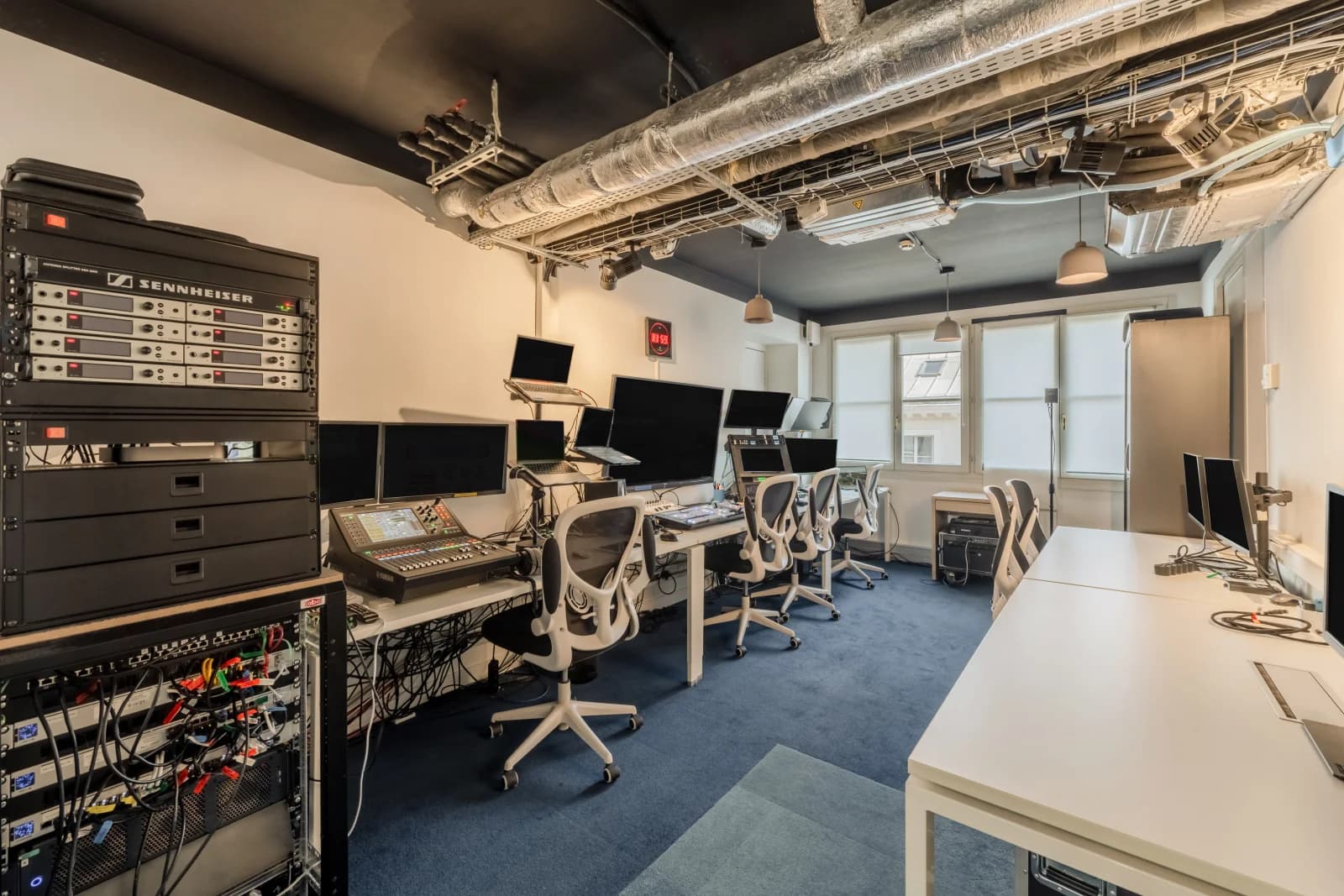 Space TV/Video studio and set - Le Talk - 2