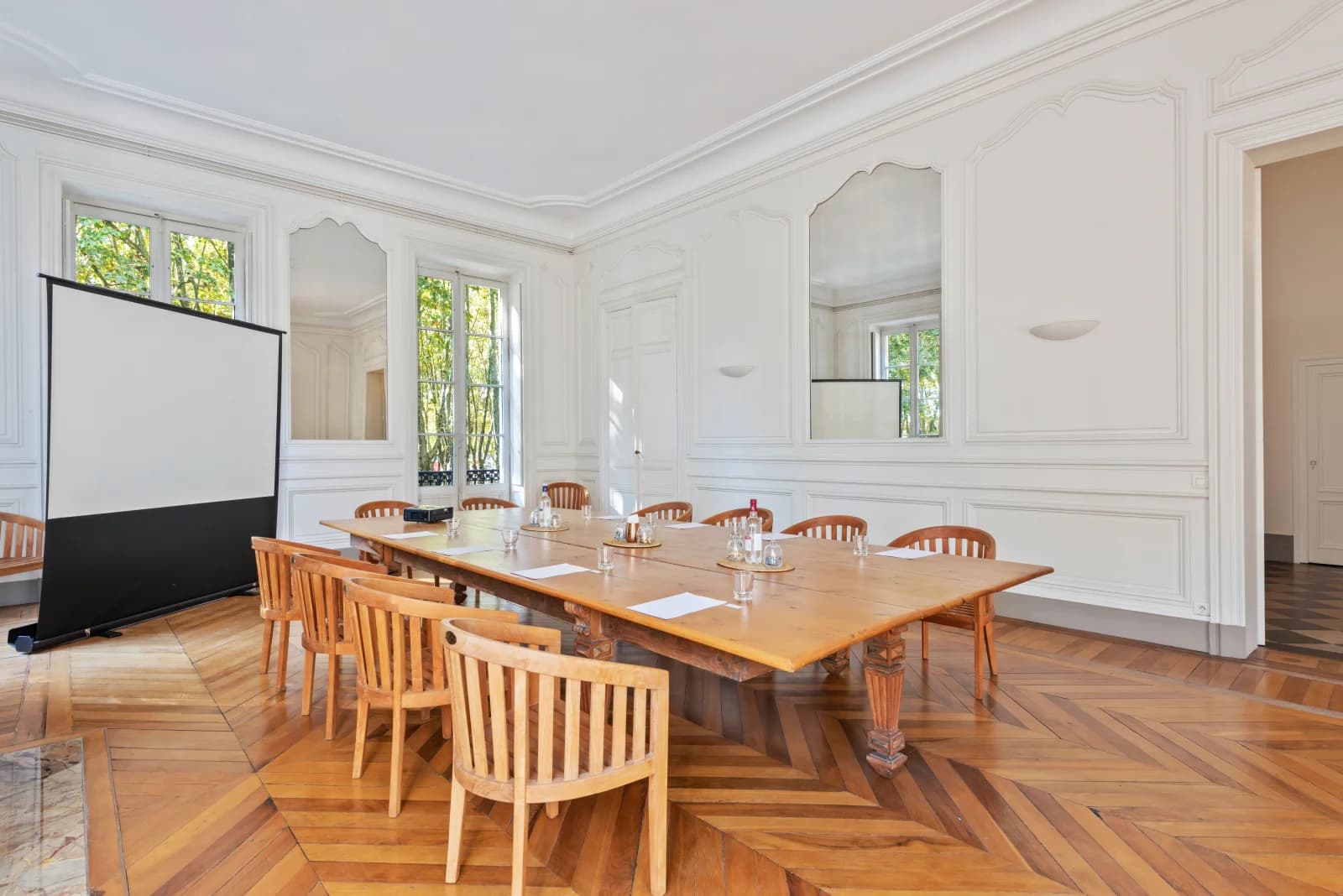Meeting room in Superb apartment in the golden triangle - 1