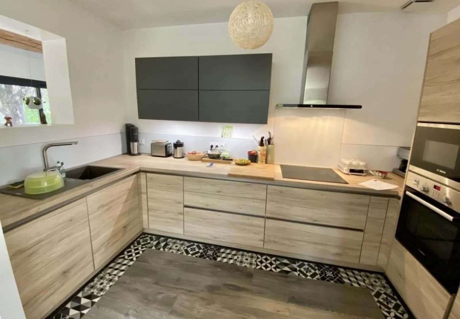 Cuisine dans Maison design à Pélissanne, une architecture unique - 1