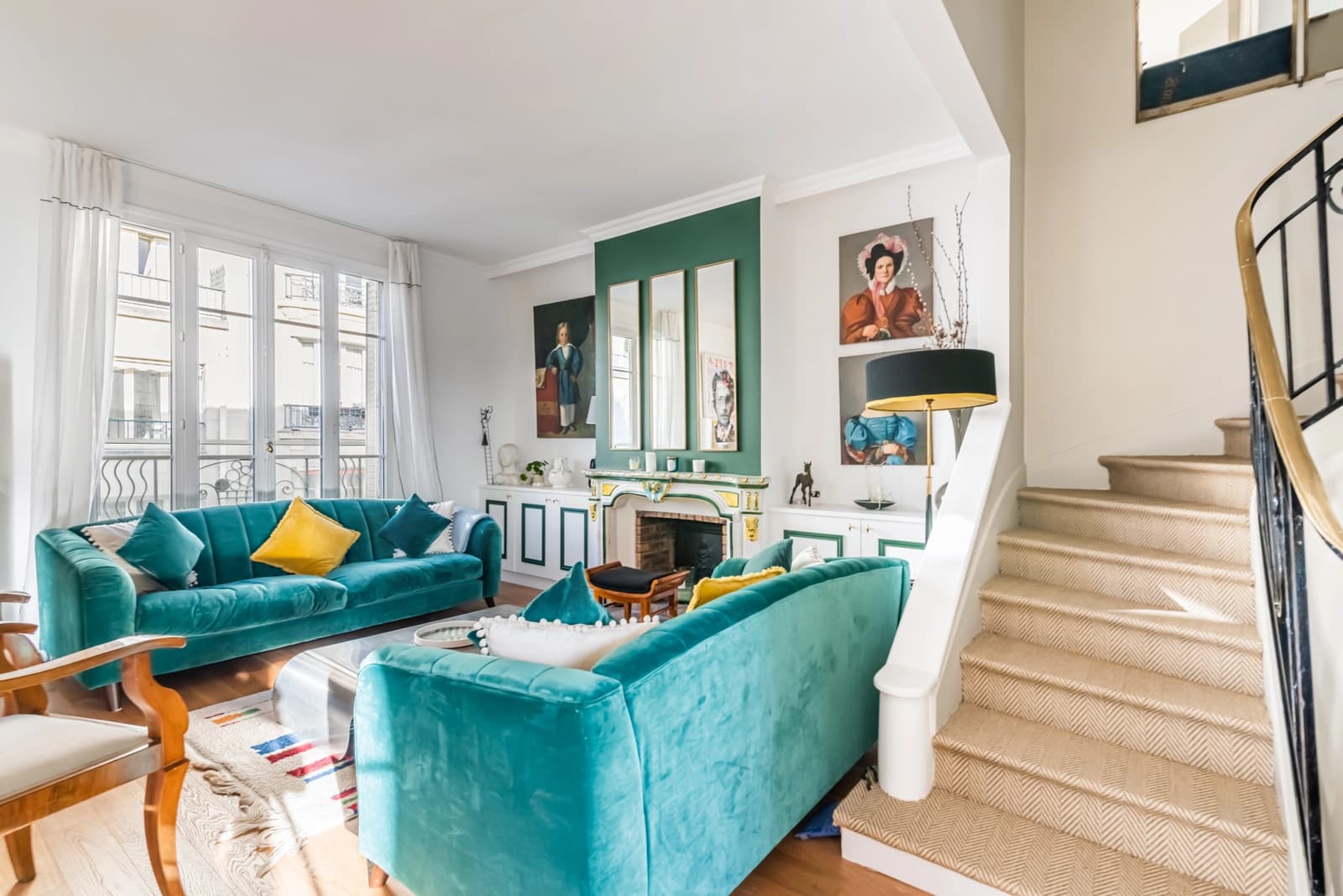 Space Colorful duplex: beautiful staircase and atypical fireplace - 1