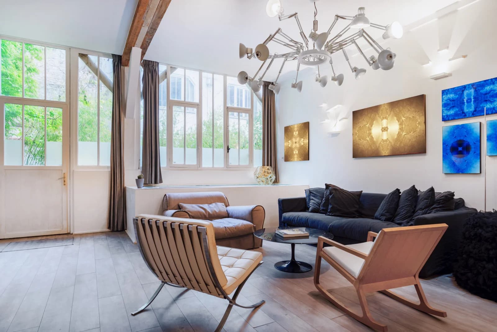 Maison loft et terrasse arborée au coeur du 11e