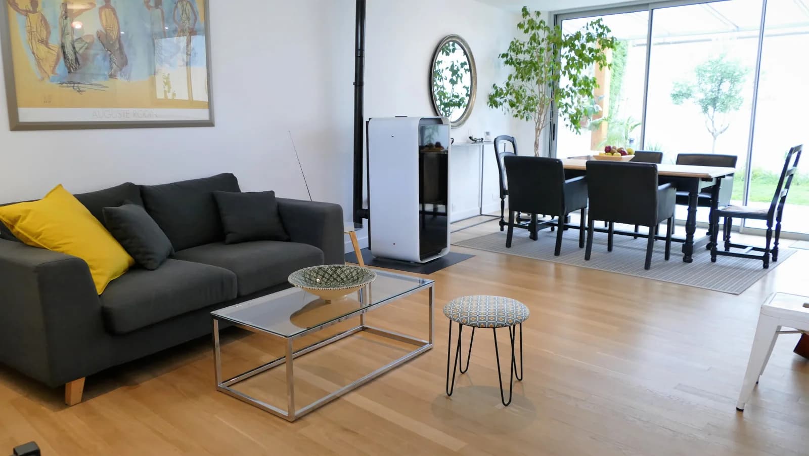 Salon dans Maison lumineuse avec un bel espace extérieur paysager - 1
