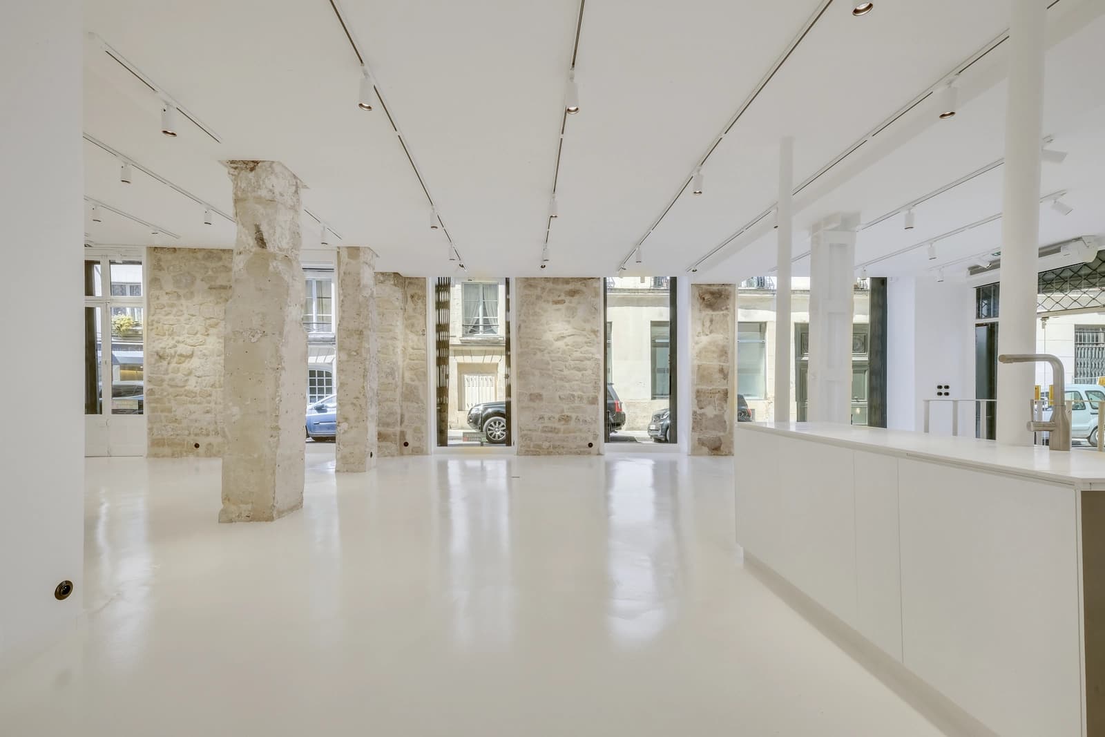 Salon dans Une Galerie-Boutique au coeur du Marais - 1