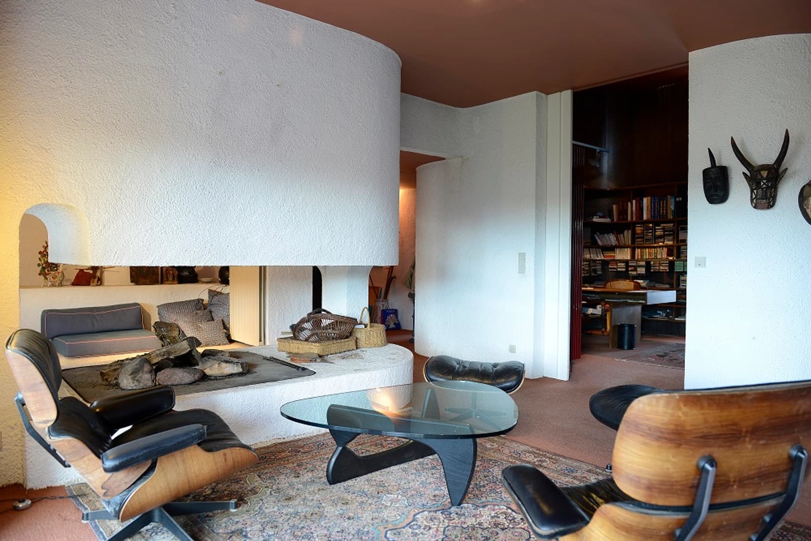 Salon dans Maison d'architecte emblématique des années 1970 - 1