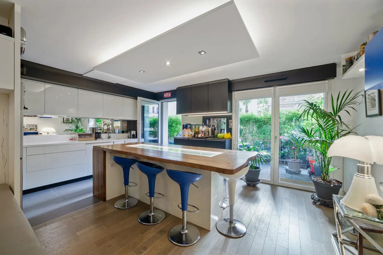 Cuisine dans Superbe appartement design avec sa terrasse ensoleillée - 1
