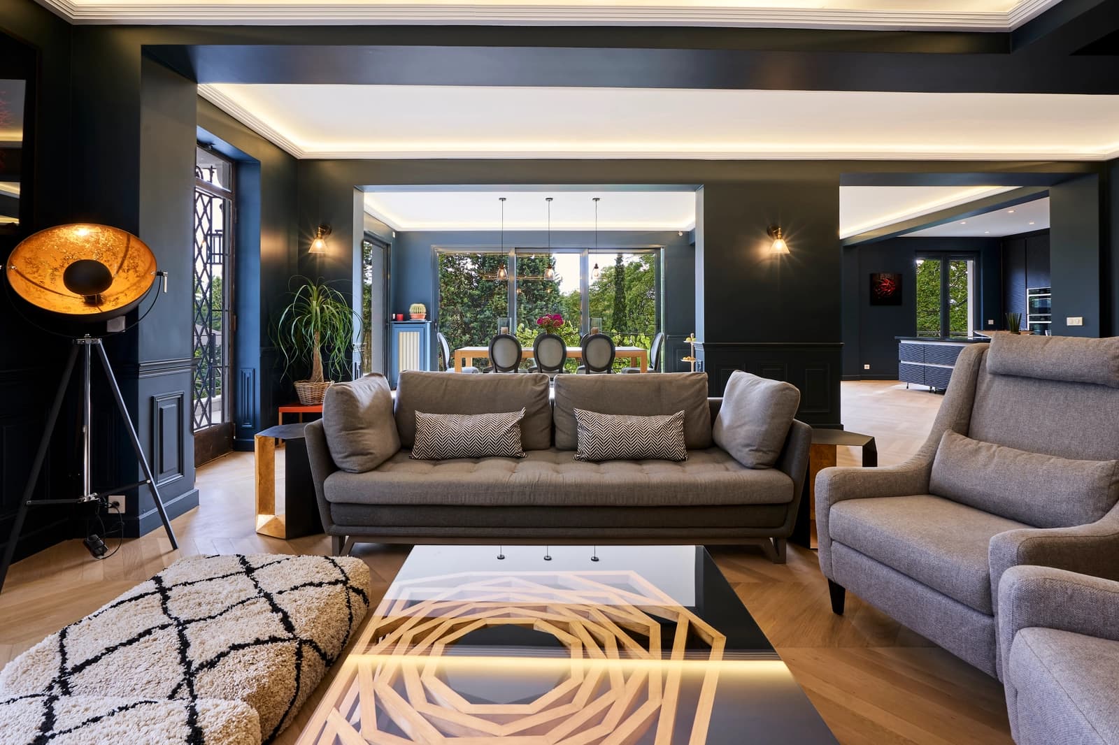 Living room in Villa and beautiful home - 1