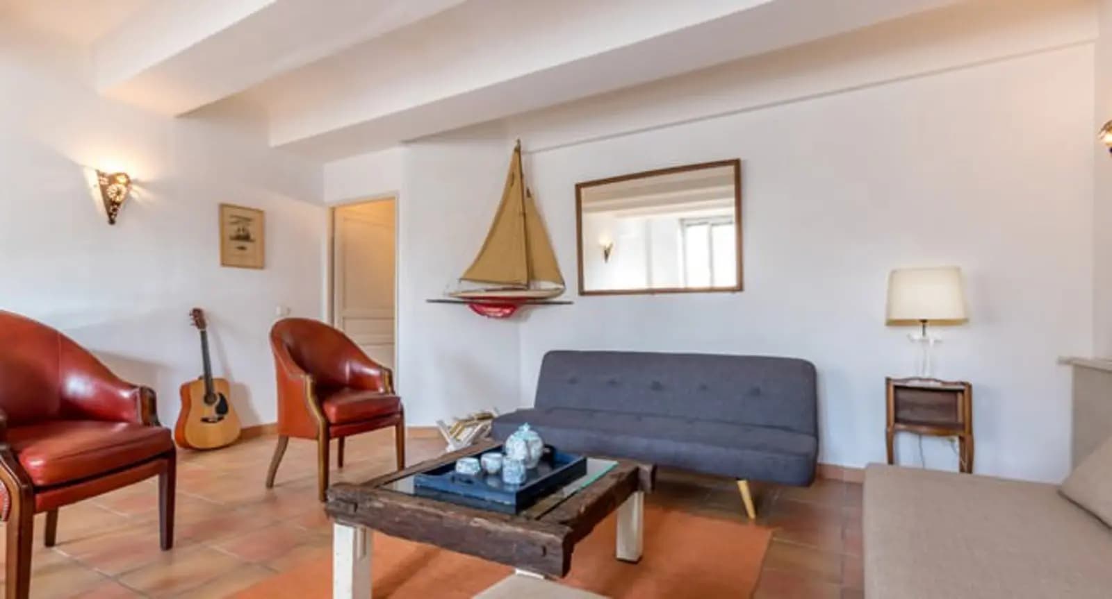 Living room in The Amiral - 1