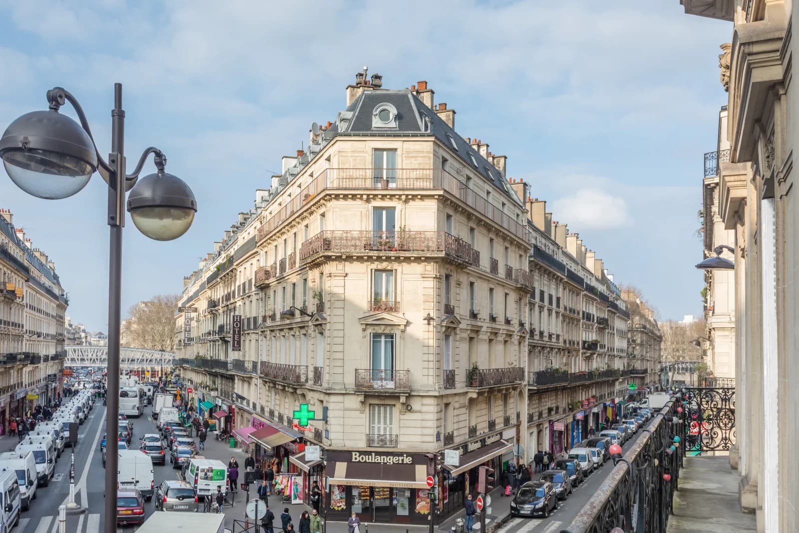 Salle de réunion dans Haussmannien parisien sublimé par un designer de renom - 1