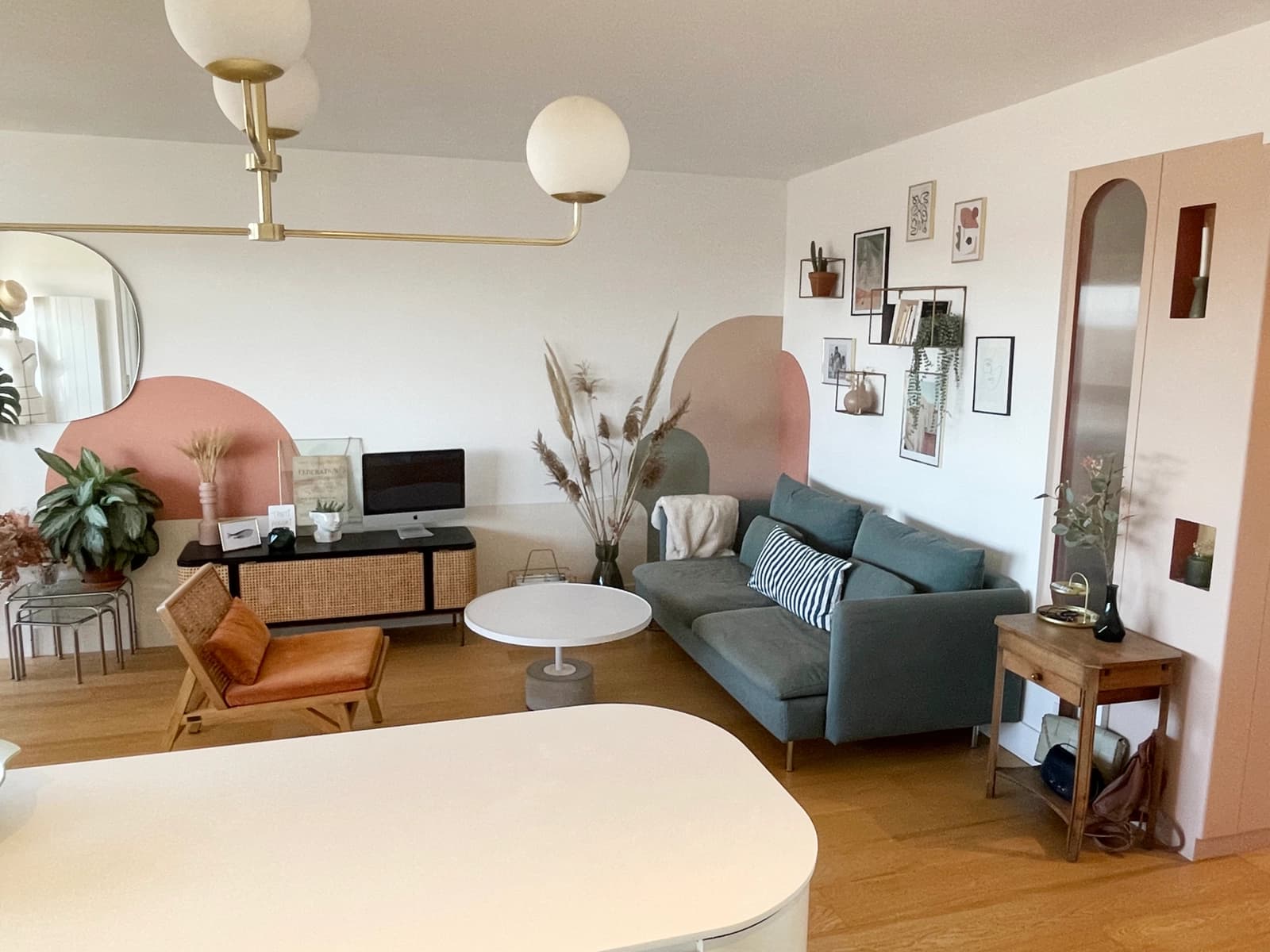 Salon dans Appartement pop et coloré avec une jolie vue - 1