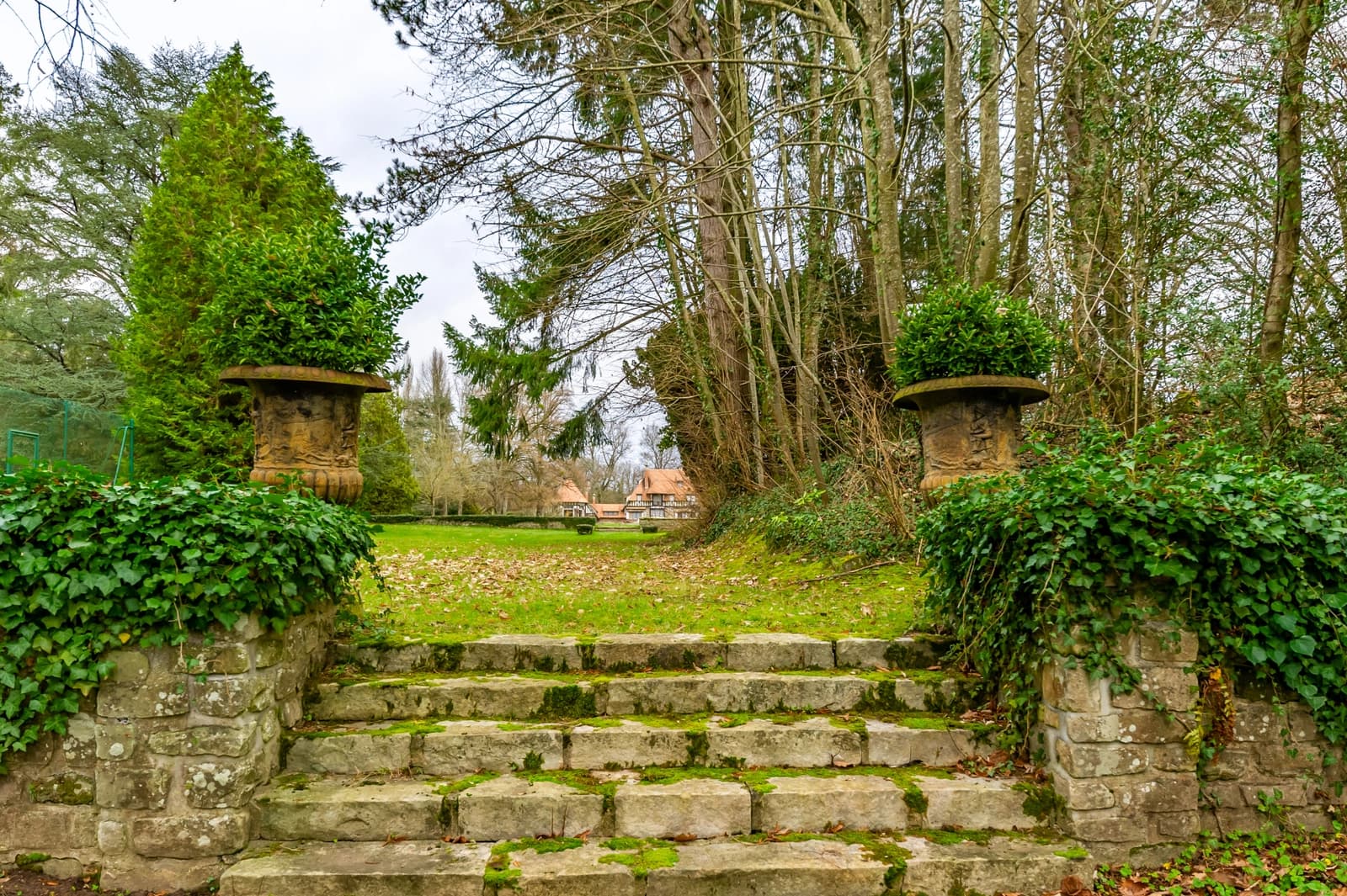 Salle de réunion dans Maisons du début du XXe siècle au charme préservé - 1