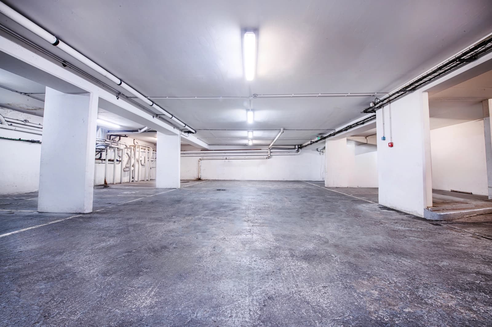 Espace Espace de type parking pour présentations et défilés - 3