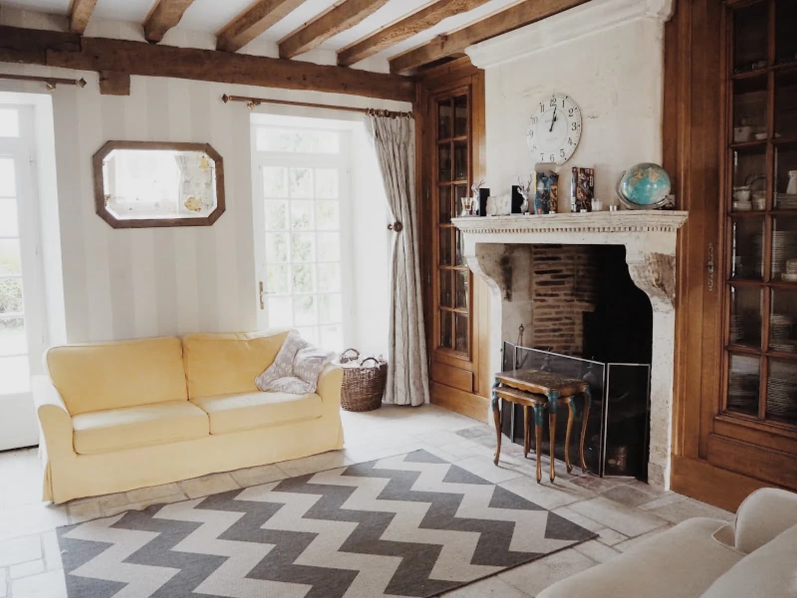 Space Large manor house in the countryside, vintage luxury - 2