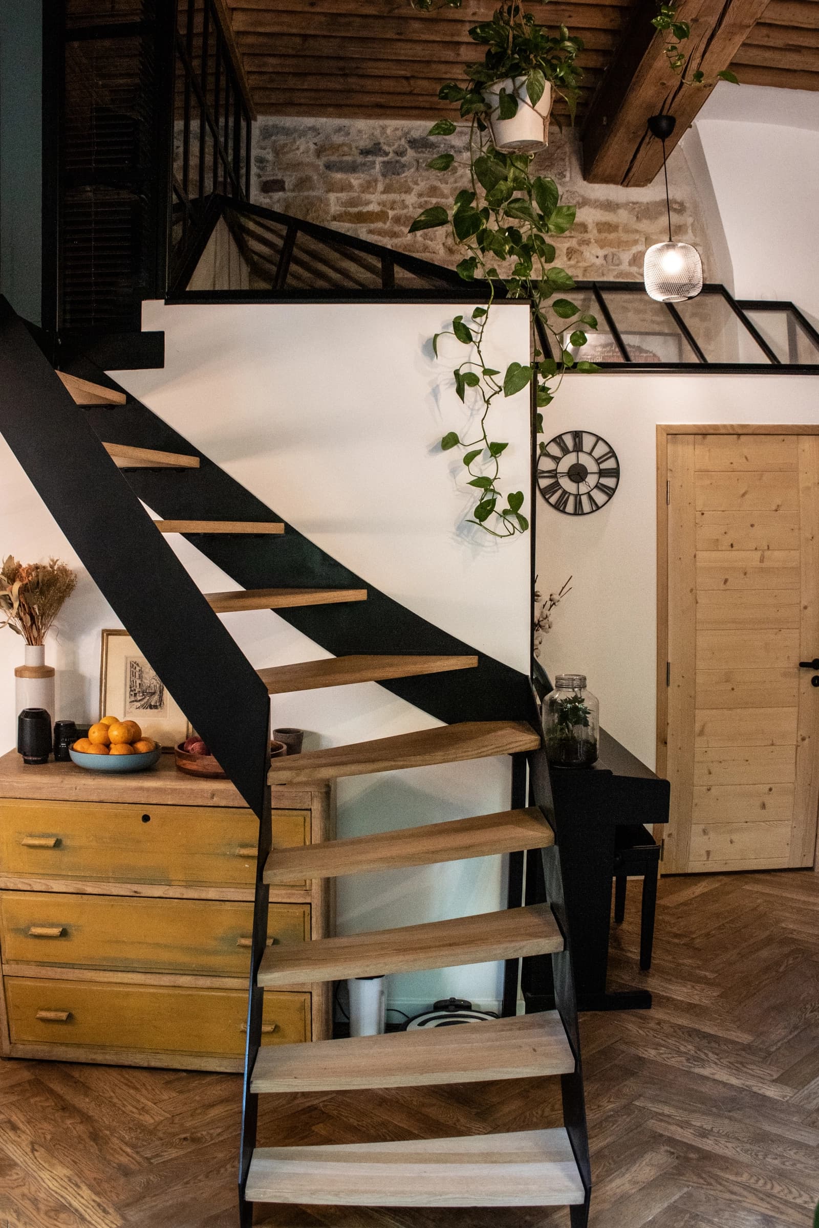 Cuisine dans Lyon: appartement Canut à l'ambiance d'atelier d'artiste - 1