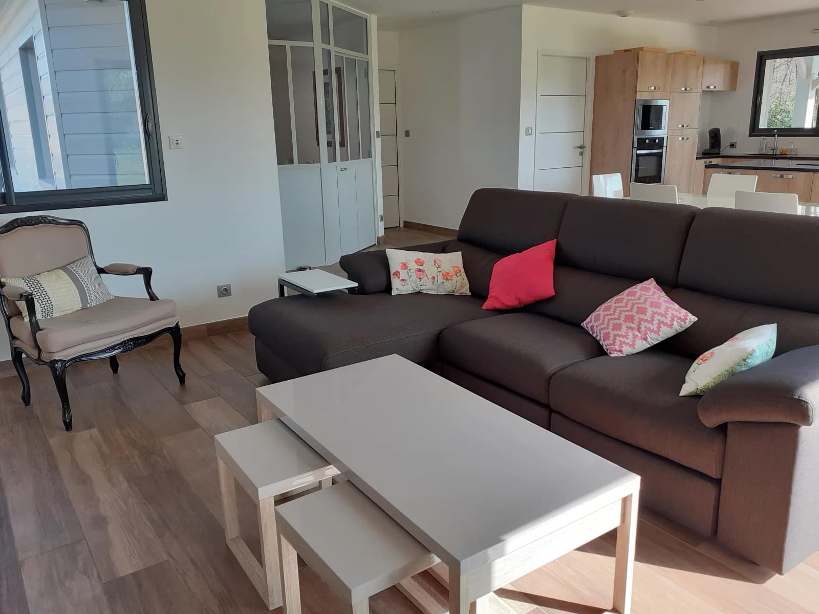 Living room in Bright, functional workspace - 1