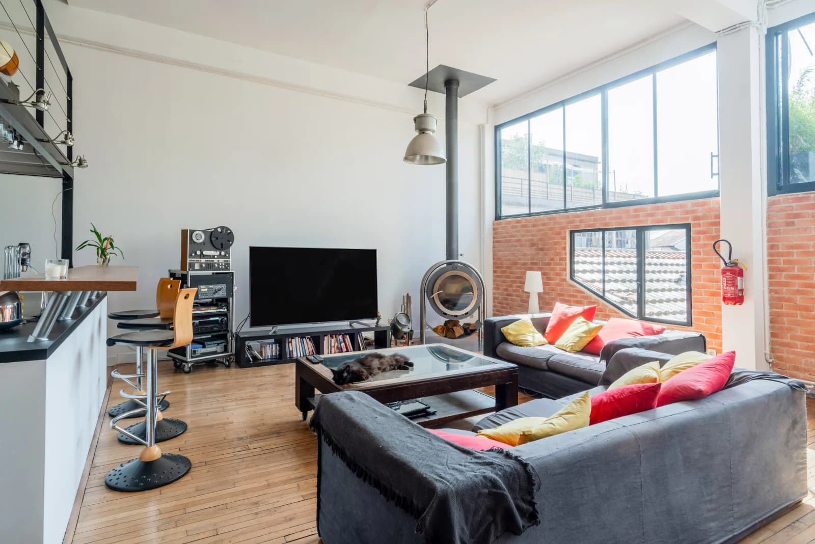 Loft spacieux, terrasse et piscine