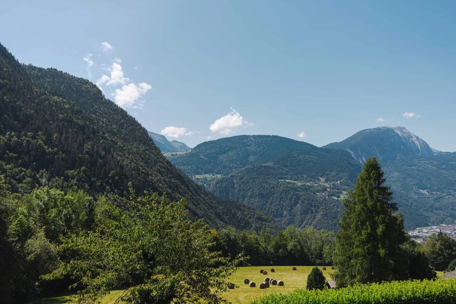 Space Chalet with mountain views and swimming pool in a quiet location - 4