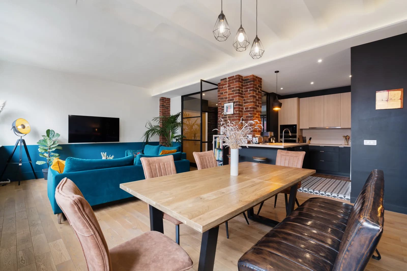Salle de réunion dans Logement style loft à l'esprit industriel affirmé - 1