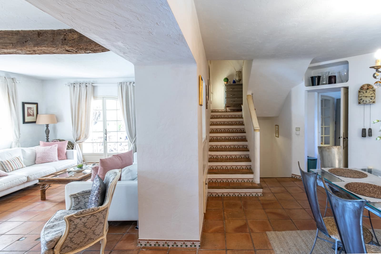Salon dans Cannes: villa de charme avec piscine et vue sur la mer - 1