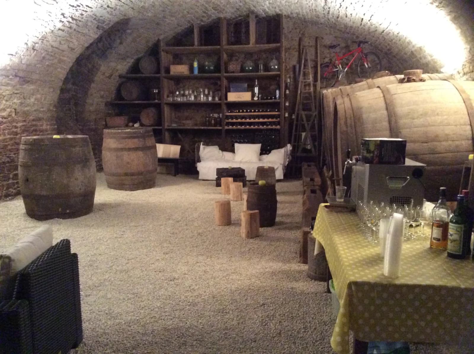 Space Magnificent vaulted cellar in the Jura - 1