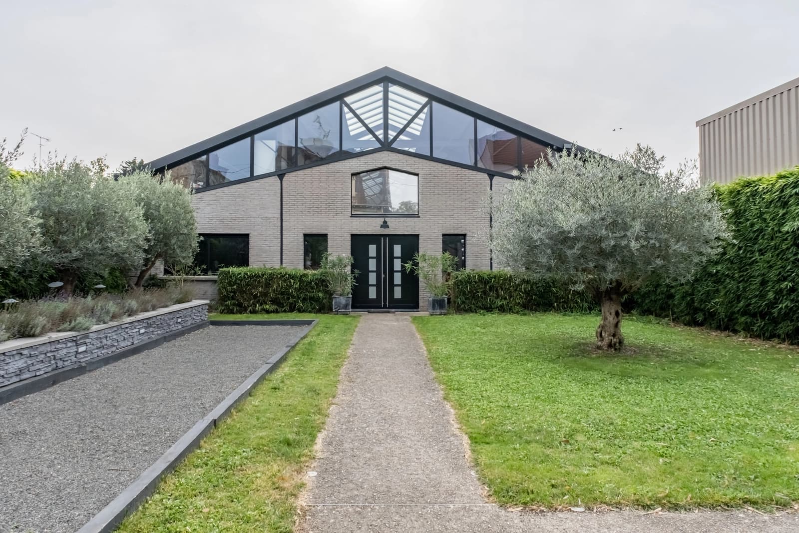 Espace Vaste loft avec volumes et son bassin intérieur unique - 4