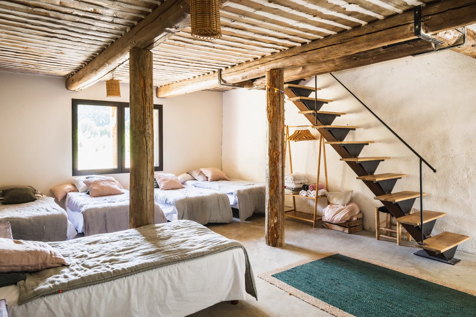 Space Warm, contemporary Provencal farmhouse - 3