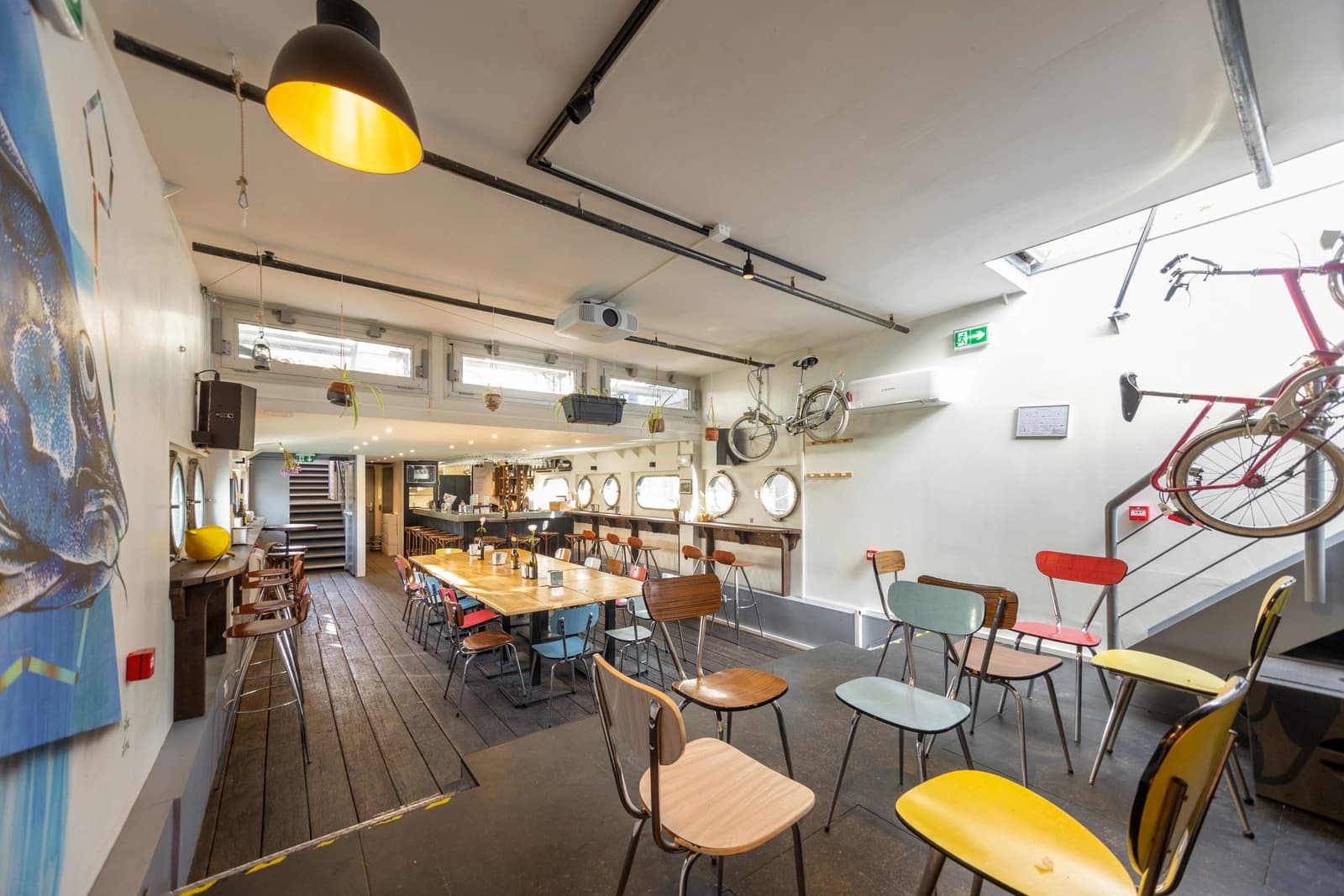 Salle de réunion dans Péniche parisienne adaptable à tous vos événements - 1
