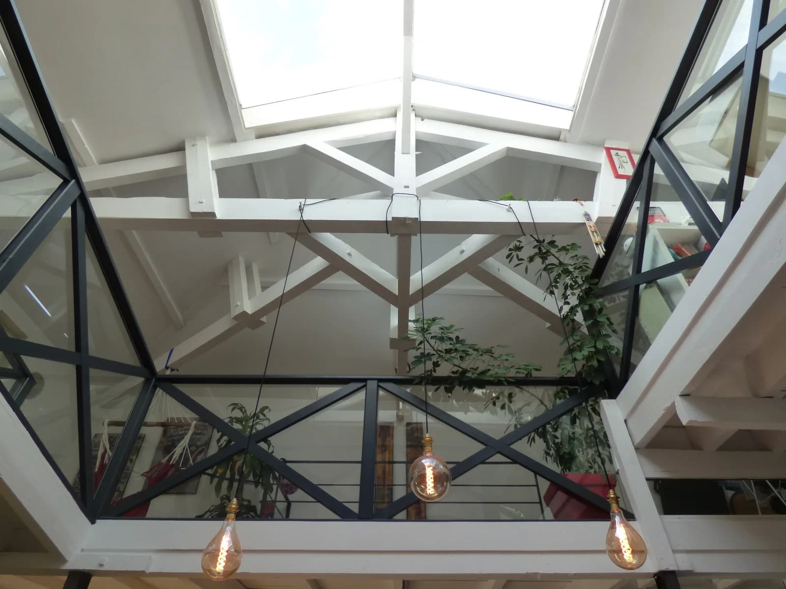 Salon dans Loft baigné de lumière, une atmosphère inspirante - 1