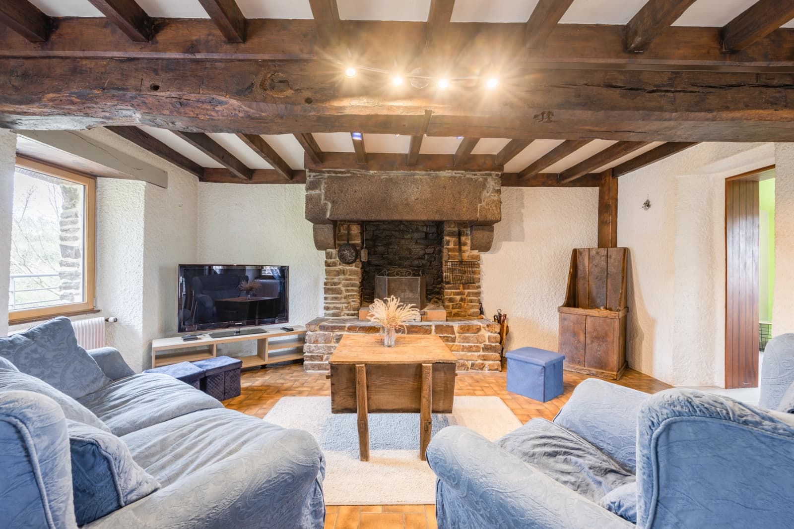 Salon dans Chaumière authentique près du Mont St Michel, charme et tradition - 1
