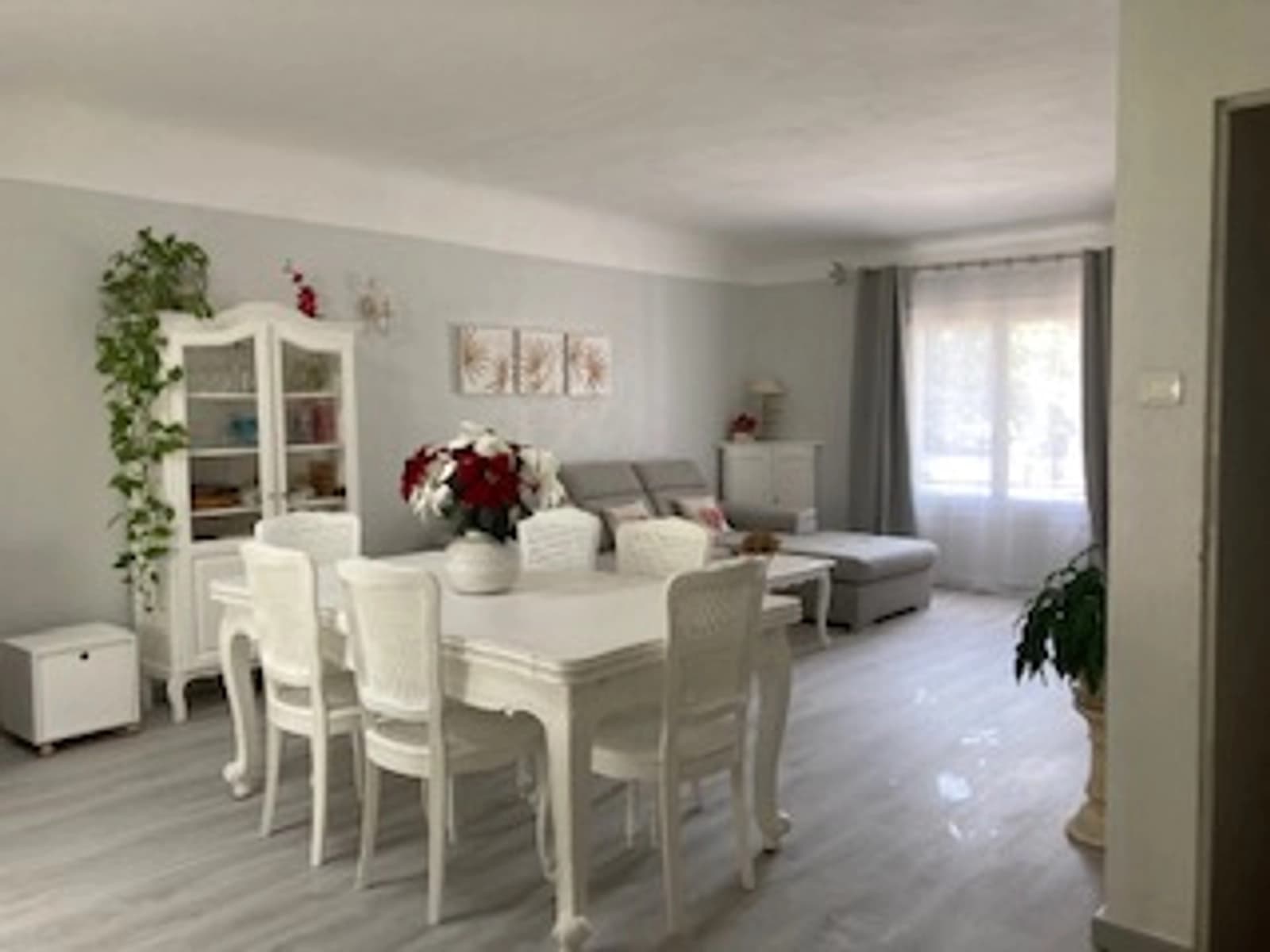 Demeure de charme agrémentée d'un jardin verdoyant
