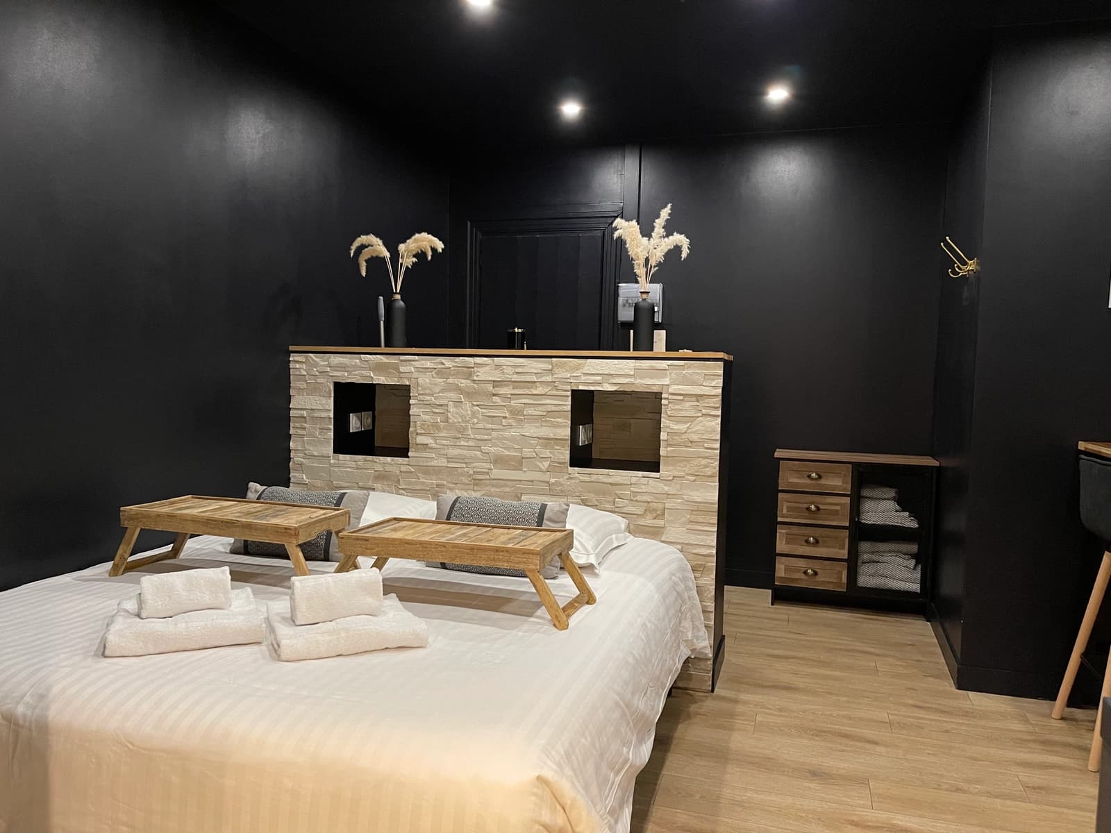Chambre dans Spa & Love: balnéo, lit Queen Size, cocon romantique - 0
