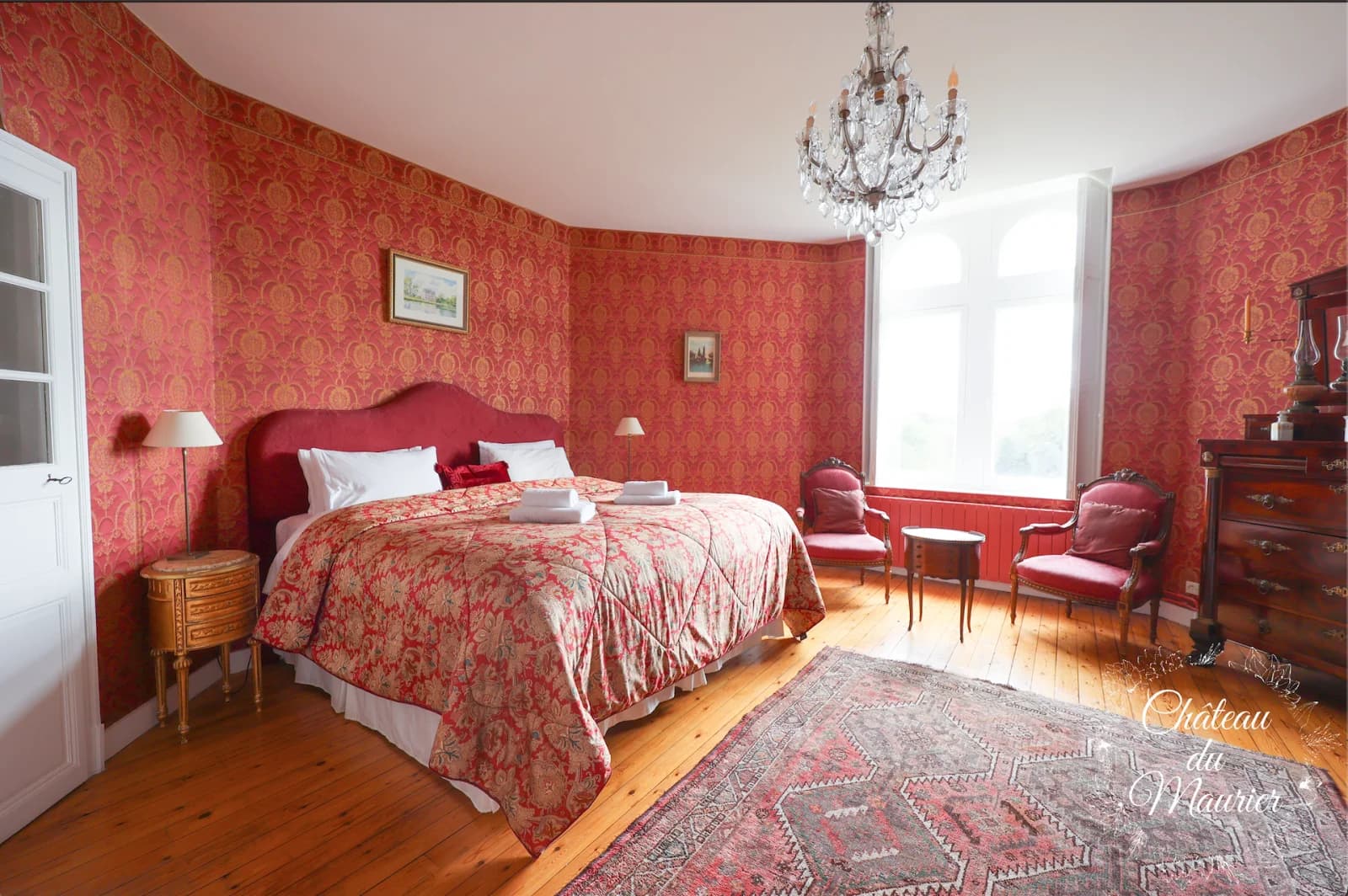 Espace Château d'exception niché au coeur d'une vaste forêt - 2