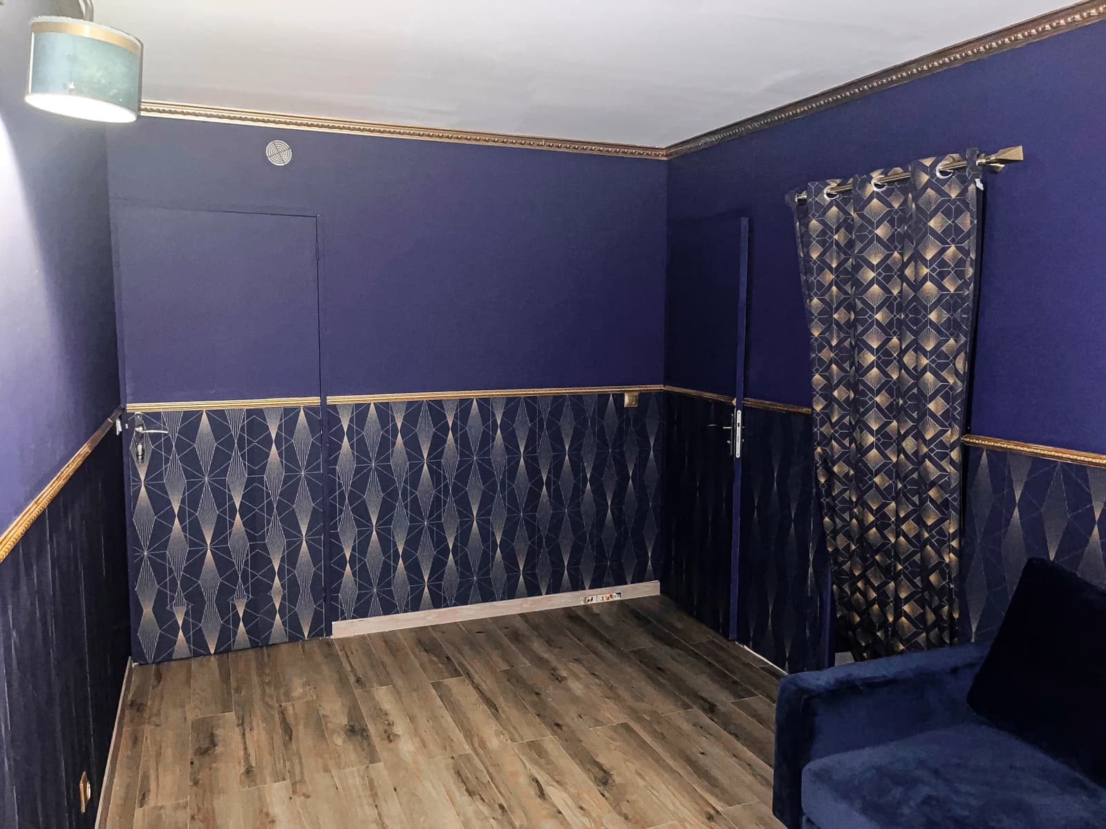 Bedroom in Blue room - 1
