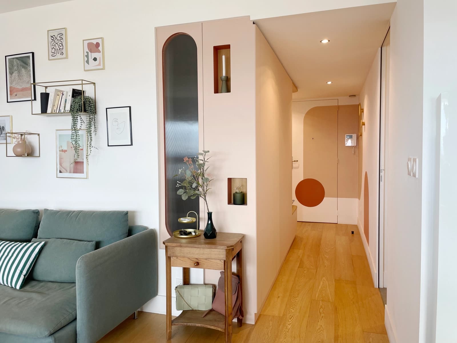 Salon dans Appartement pop et coloré avec une jolie vue - 1