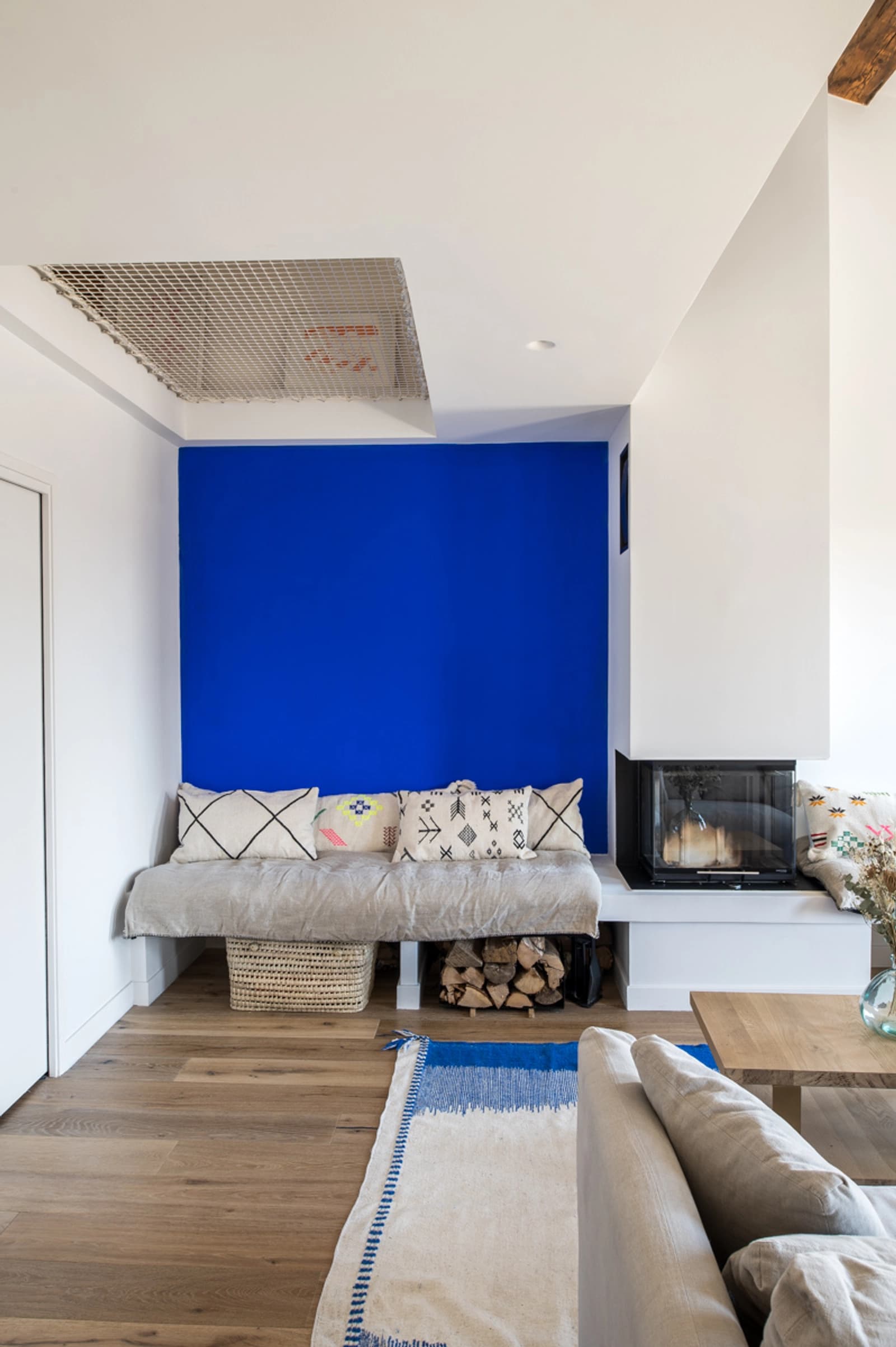 Salon dans Appartement rénové, un design moderne et coloré - 1