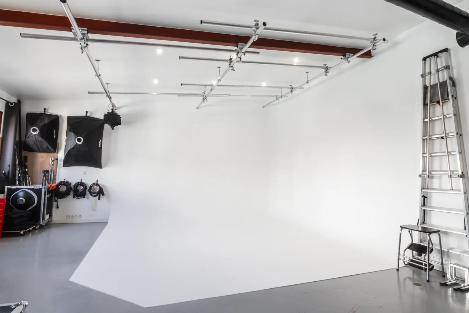Espace Magnifique studio photo avec son cyclorama blanc - 0