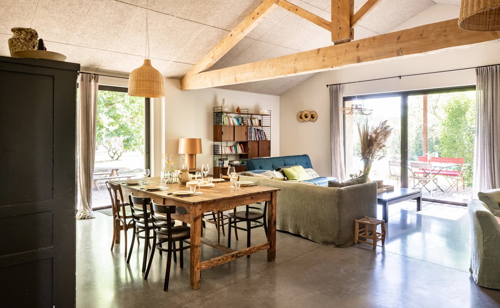 Mas provençal chaleureux au design contemporain