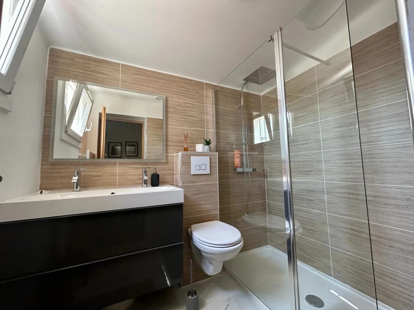 Salle de bain dans Villa de charme agrémentée d'une belle piscine - 1