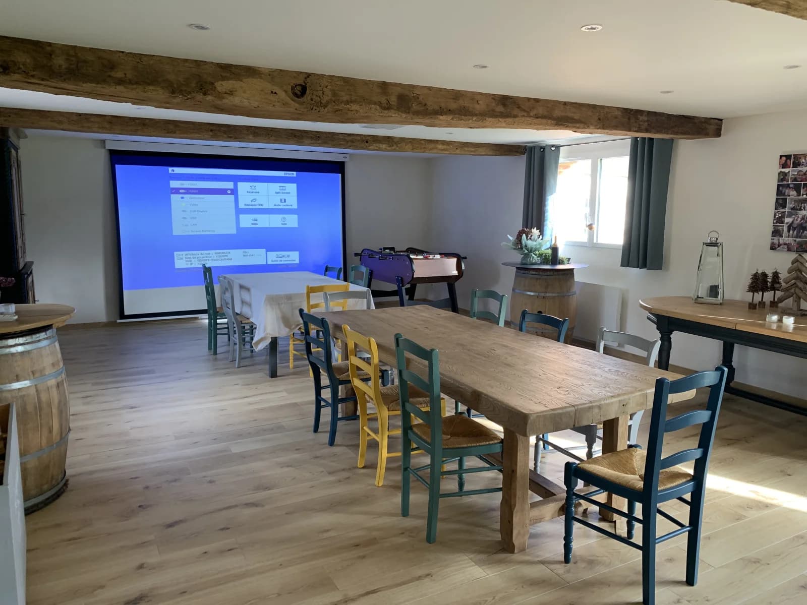 Salle de réunion dans L'Atelier d'Anne: un lieu de création et d'inspiration - 1